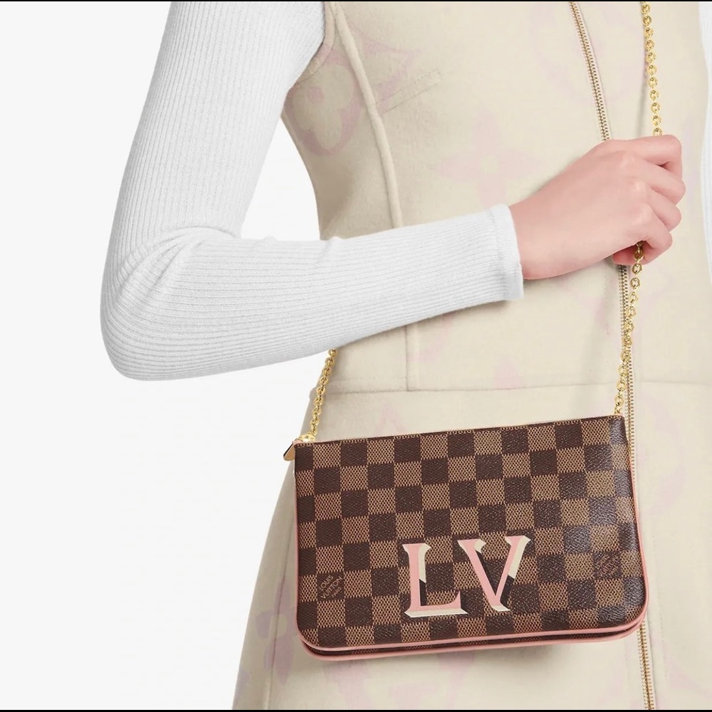 💗Absolutely beautiful Authentic LV Cross Body💗